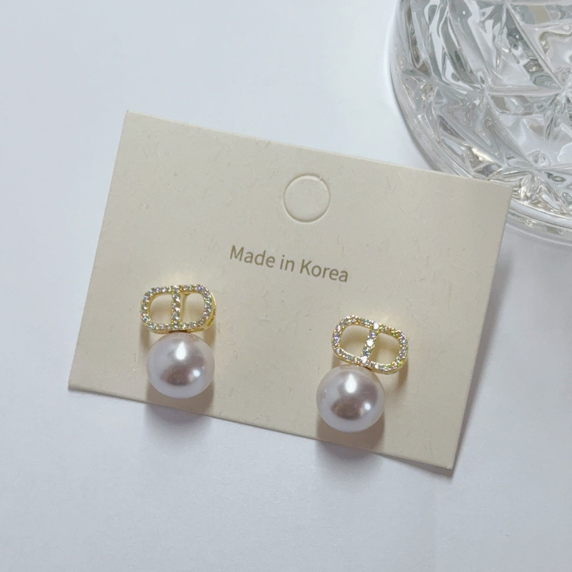 Vintage-inspired pearl earrings with sparkling diamante, 14K gold-plated copper.

