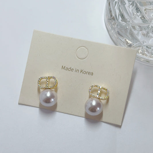 Vintage-inspired pearl earrings with sparkling diamante, 14K gold-plated copper.

